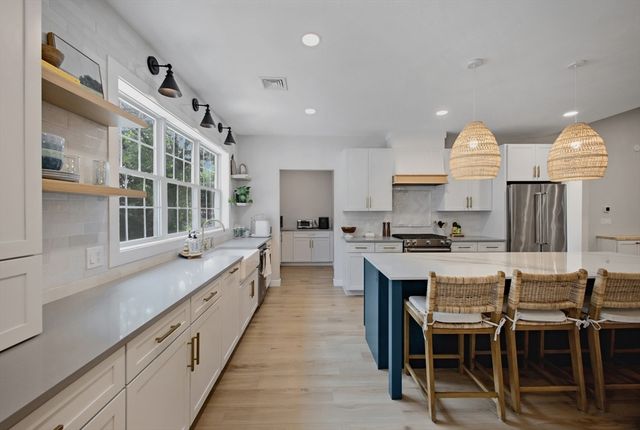 18 Willis Ave, Seekonk, MA 02771