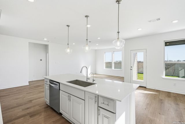 434 Nightingale Avenue, Marion, TX 78124