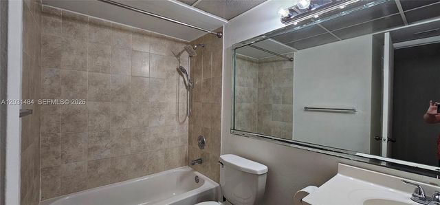 8160 GENEVA WY 316, Miami, FL 33166