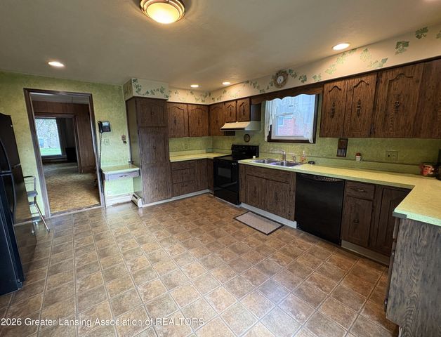 645 N Cochran Avenue, Charlotte, MI 48813