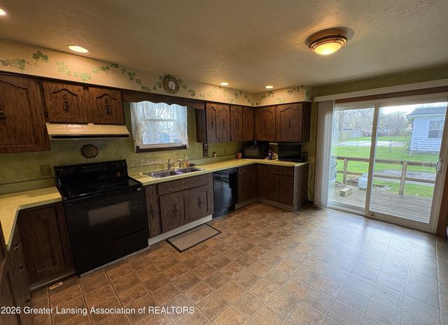 645 N Cochran Avenue, Charlotte, MI 48813