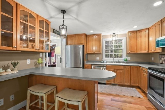 11 Barrett, Bellingham, MA 02019