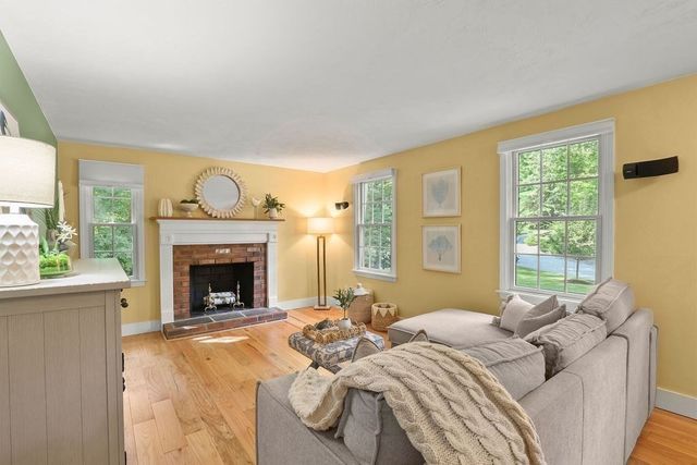 11 Barrett, Bellingham, MA 02019