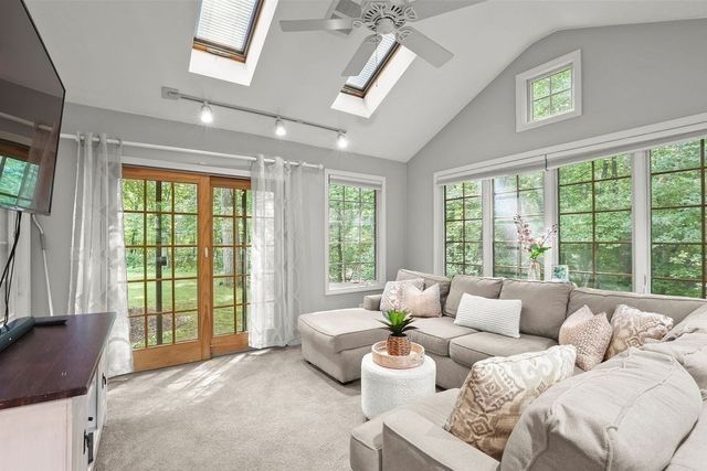 11 Barrett, Bellingham, MA 02019