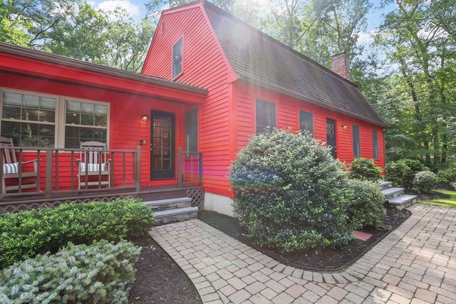 11 Barrett, Bellingham, MA 02019