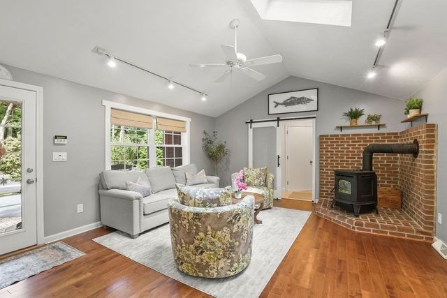 11 Barrett, Bellingham, MA 02019