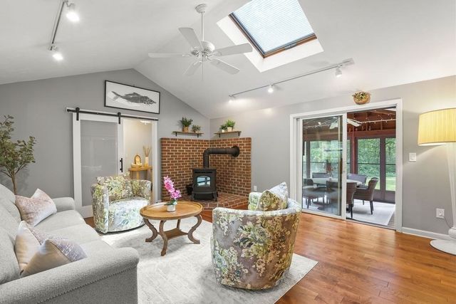 11 Barrett, Bellingham, MA 02019