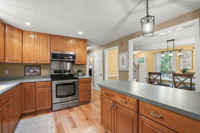 11 Barrett, Bellingham, MA 02019