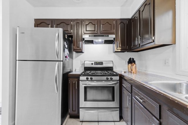 777 New Plainville Rd, New Bedford, MA 02745