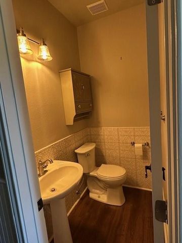 8695 N State Highway 71, El Campo, TX 77437