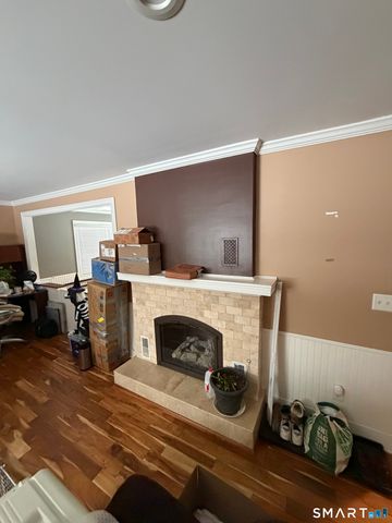 19 Gloria Place, East Haven, CT 06512