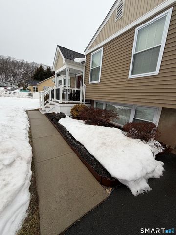 19 Gloria Place, East Haven, CT 06512