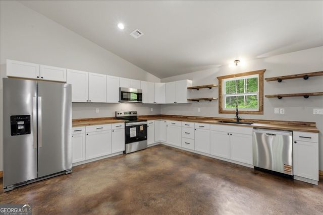 65 Bay Ct, Ellijay, GA 30540