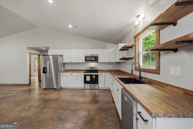 65 Bay Ct, Ellijay, GA 30540