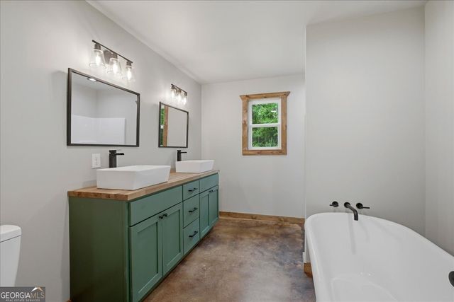 65 Bay Ct, Ellijay, GA 30540