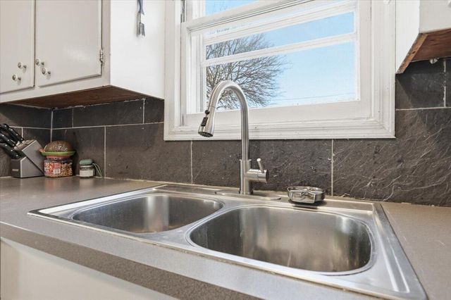 2322 AVENUE F, Council Bluffs, IA 51501