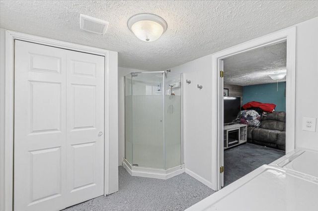 2322 AVENUE F, Council Bluffs, IA 51501