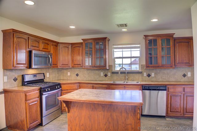 5755 E 144th Street North, Collinsville, OK 74021