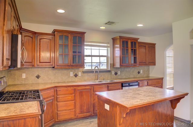 5755 E 144th Street North, Collinsville, OK 74021