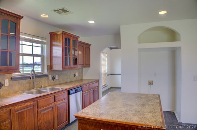 5755 E 144th Street North, Collinsville, OK 74021