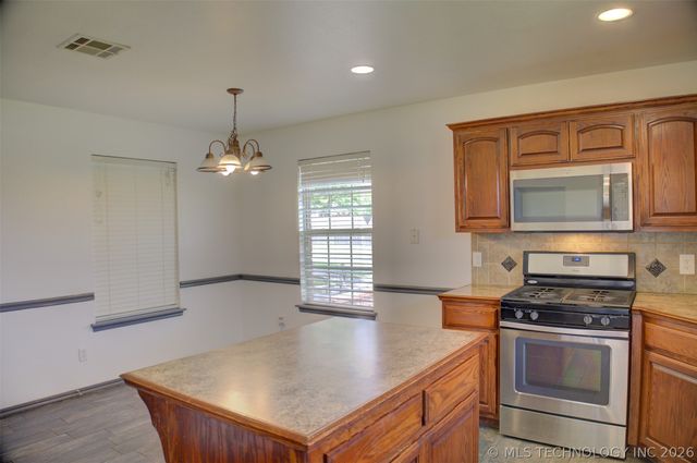 5755 E 144th Street North, Collinsville, OK 74021