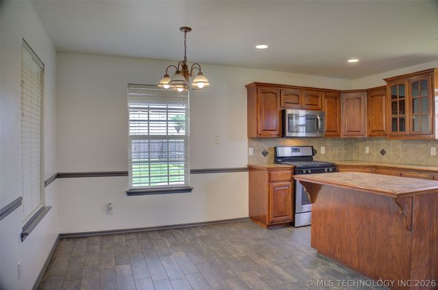 5755 E 144th Street North, Collinsville, OK 74021