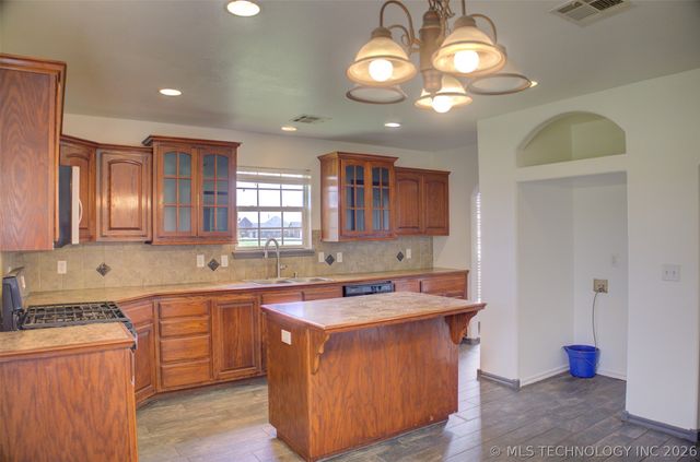 5755 E 144th Street North, Collinsville, OK 74021