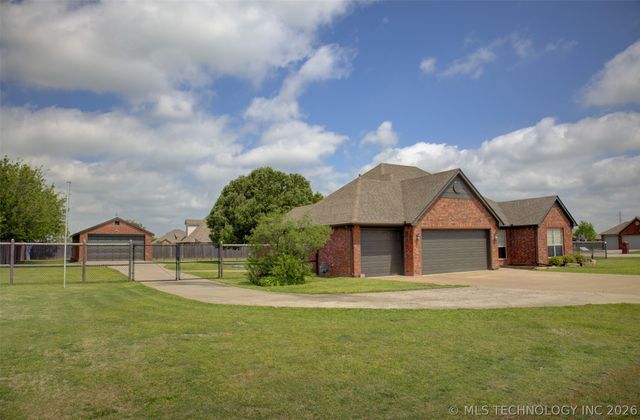 5755 E 144th Street North, Collinsville, OK 74021