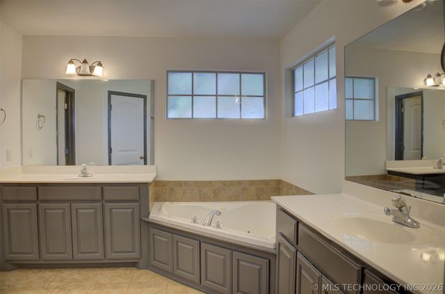 5755 E 144th Street North, Collinsville, OK 74021