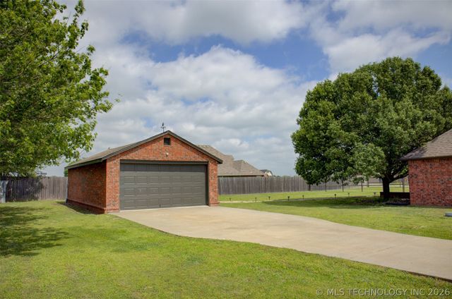 5755 E 144th Street North, Collinsville, OK 74021