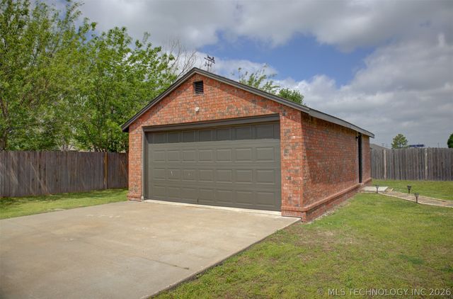 5755 E 144th Street North, Collinsville, OK 74021
