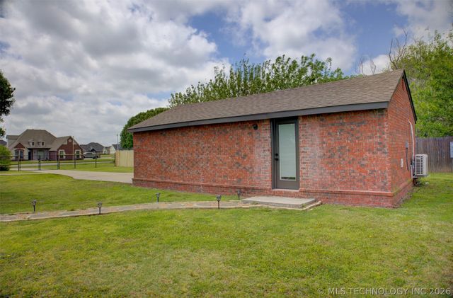 5755 E 144th Street North, Collinsville, OK 74021