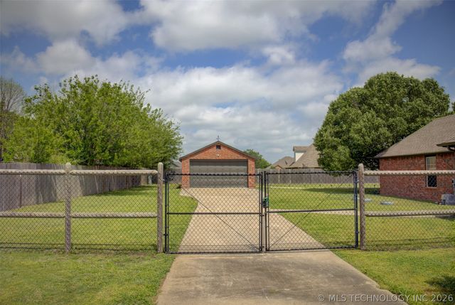 5755 E 144th Street North, Collinsville, OK 74021