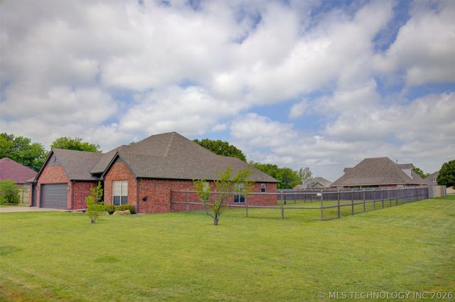 5755 E 144th Street North, Collinsville, OK 74021