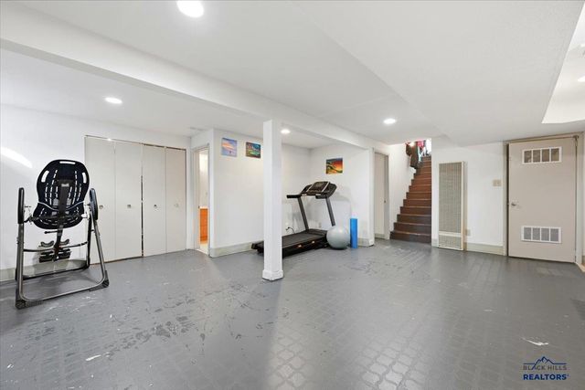 1103 BLAINE AVE, Rapid City, SD 57701