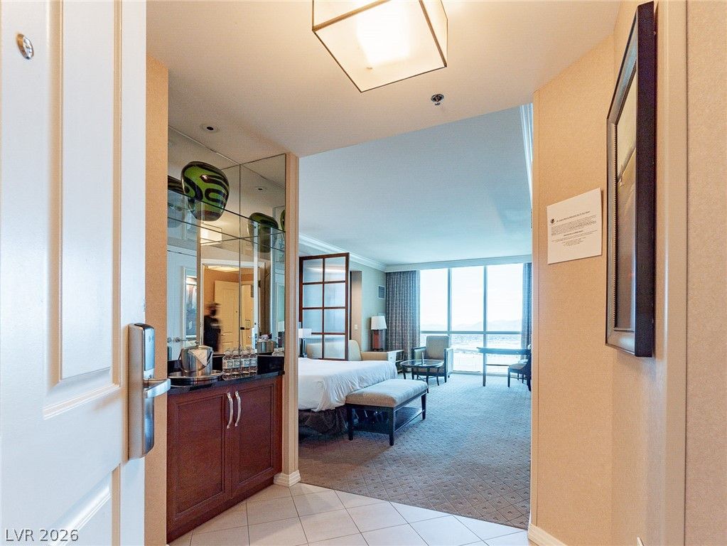 135 East Harmon Avenue 2104, Las Vegas, NV 89109 — photo 2