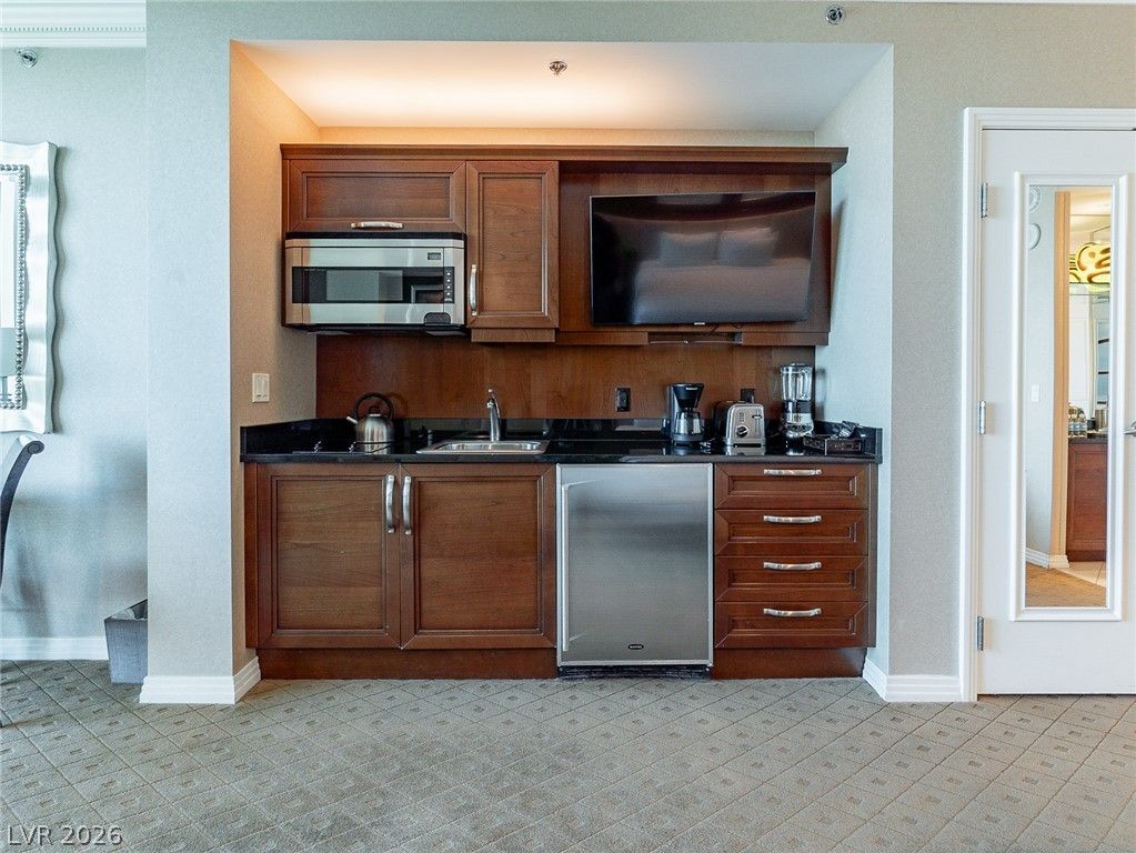 135 East Harmon Avenue 2104, Las Vegas, NV 89109 — photo 4