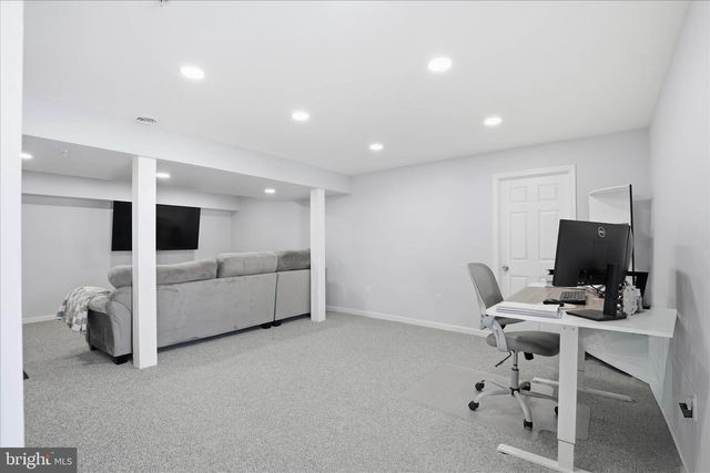 859 ANTHONY DR, Harrisburg, PA 17111