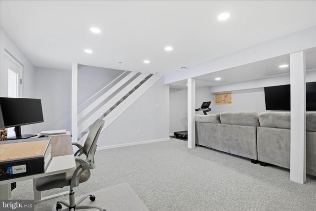 859 ANTHONY DR, Harrisburg, PA 17111