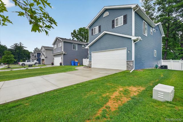 5382 Rural Terrace Court, Waterford Charter Township, MI 48329