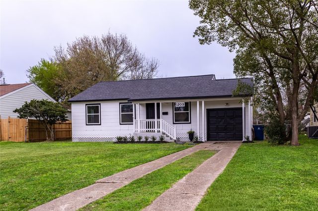 1203 17th Ave N, Texas City, TX 77590