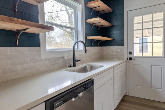 1203 17th Ave N, Texas City, TX 77590