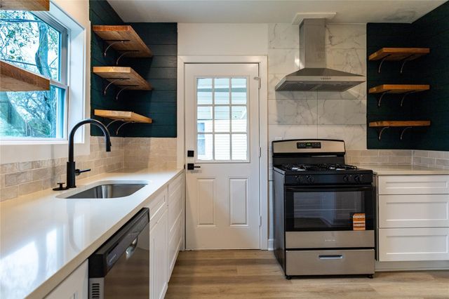 1203 17th Ave N, Texas City, TX 77590