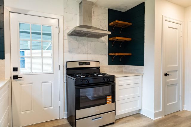 1203 17th Ave N, Texas City, TX 77590