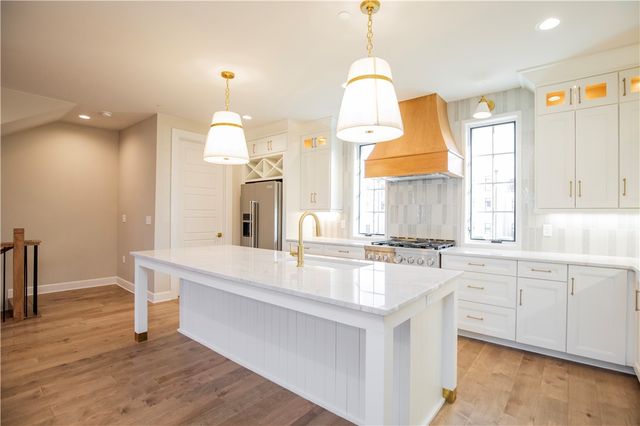 4111 S Champions Drive, Rogers, AR 72758