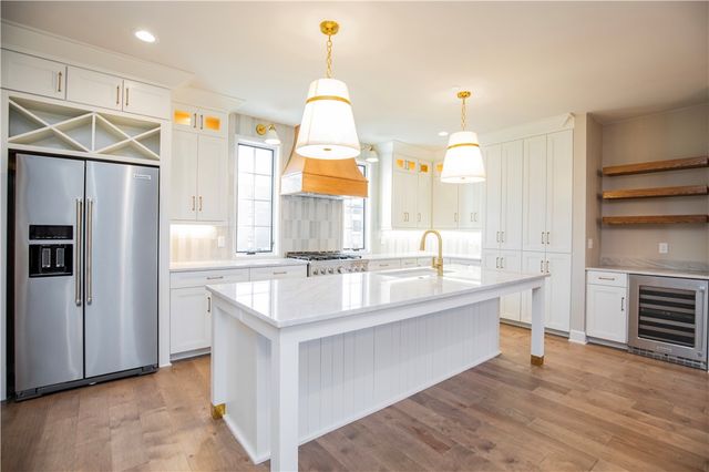 4111 S Champions Drive, Rogers, AR 72758