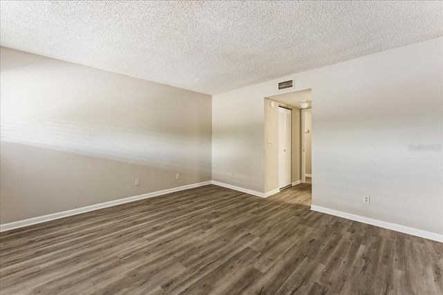 6332 NEWTOWN CIRCLE 32B5, Tampa, FL 33615