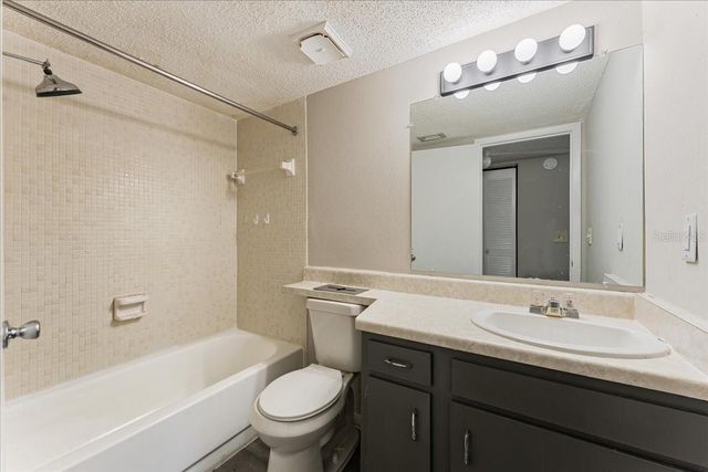 6332 NEWTOWN CIRCLE 32B5, Tampa, FL 33615