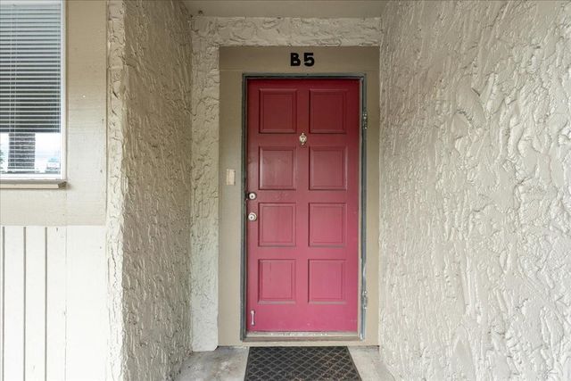 6332 NEWTOWN CIRCLE 32B5, Tampa, FL 33615
