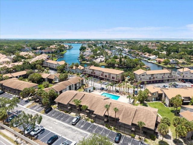 6332 NEWTOWN CIRCLE 32B5, Tampa, FL 33615